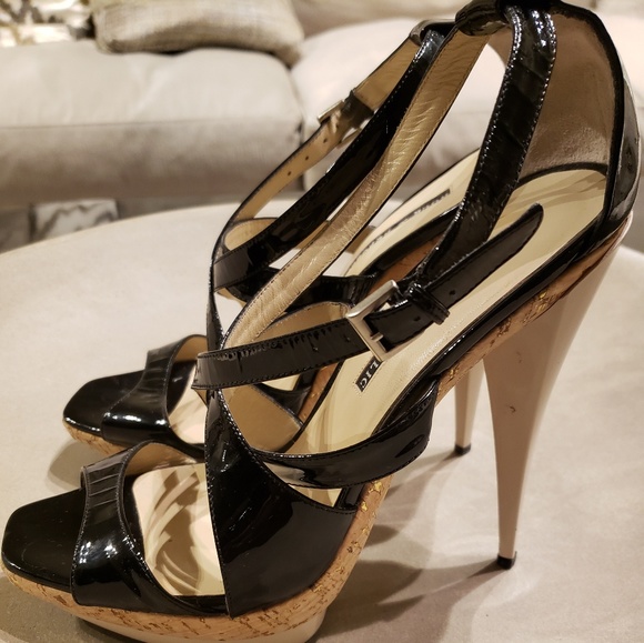 Rock and Republic Black Pattent top - Picture 2 of 4